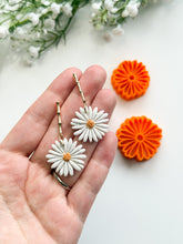 Load image into Gallery viewer, Daisy #2 Flower Spring Polymer Clay Cutter