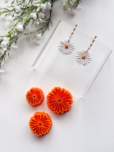 Load image into Gallery viewer, Daisy #2 Flower Spring Polymer Clay Cutter