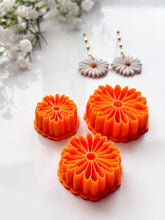 Load image into Gallery viewer, Daisy #2 Flower Spring Polymer Clay Cutter