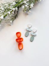 Load image into Gallery viewer, Pebbles #4 with Drill Guides Polymer Clay Cutters Set