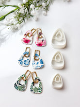 Load image into Gallery viewer, Organic Triangle Donut Polymer Clay Cutter PCC1797