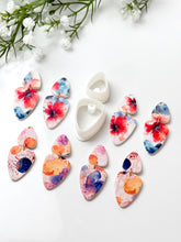 Load image into Gallery viewer, Duo Organic Triangle with Drill Guides Polymer Clay Cutter Set PCC1803