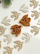 Load image into Gallery viewer, Bird Folk Art Polymer Clay Cutter PCC1860