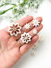 Load image into Gallery viewer, Daisy 2026 Detailed Polymer Clay Cutter PCC1805