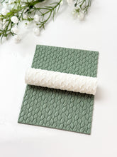 Load image into Gallery viewer, Knitted Leaves Texture Roller