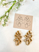 Load image into Gallery viewer, Floral 2-piece Polymer Clay Cutter Set