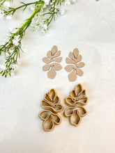 Load image into Gallery viewer, Floral 2-piece Polymer Clay Cutter Set