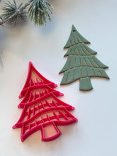 Load image into Gallery viewer, Wavy Christmas Tree Trinket Dish/Coaster Clay Cutter PCC1906