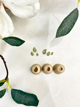 Load image into Gallery viewer, Organic Leaf Micro Polymer Clay Cutter
