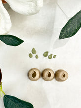 Load image into Gallery viewer, Organic Leaf Micro Polymer Clay Cutter