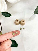 Load image into Gallery viewer, Dramatic Leaf Micro Polymer Clay Cutter