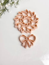 Load image into Gallery viewer, Wreath & Bow Set Christmas Tree Ornament Detailed Polymer Clay Cutter | Christmas Cutters