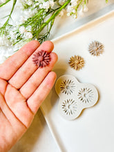 Load image into Gallery viewer, Stud Floral Mold #9