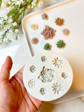 Load image into Gallery viewer, Stud Floral Mold #10