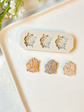 Load image into Gallery viewer, Stud Floral Mold #11