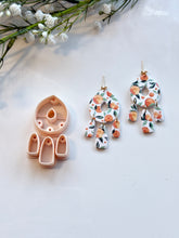 Load image into Gallery viewer, Organic Oval Dangle Set Polymer Clay Cutters with Drill Guides