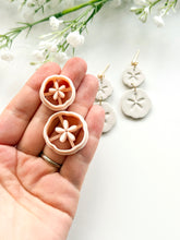 Load image into Gallery viewer, Sand Dollar Polymer Clay Cutter