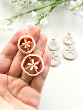Load image into Gallery viewer, Sand Dollar Polymer Clay Cutter