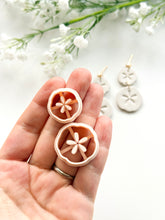 Load image into Gallery viewer, Sand Dollar Polymer Clay Cutter
