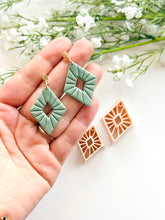 Load image into Gallery viewer, Rhombus Detailed Donut Polymer Clay Cutter with Drill Guides