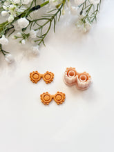 Load image into Gallery viewer, Sunglasses Detailed Polymer Clay Cutter