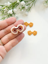 Load image into Gallery viewer, Sunglasses Detailed Polymer Clay Cutter