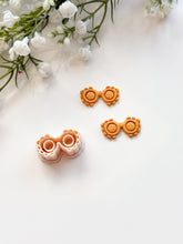 Load image into Gallery viewer, Sunglasses Detailed Polymer Clay Cutter