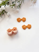 Load image into Gallery viewer, Sunglasses Detailed Polymer Clay Cutter