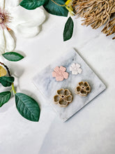 Load image into Gallery viewer, Abstract Flower Detailed Polymer Clay Cutters