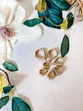 Load image into Gallery viewer, Organic Petals Set of 7 Sizes Polymer Clay Cutters