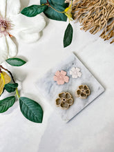 Load image into Gallery viewer, Abstract Flower Detailed Polymer Clay Cutters