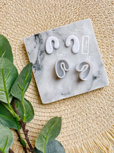 Load image into Gallery viewer, Organic U-Shape The Claire Clay Cutter