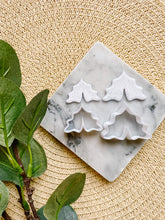 Load image into Gallery viewer, Pointy Wavy Arch - The Leslie