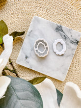 Load image into Gallery viewer, Scalloped Window Frame Clay Cutter