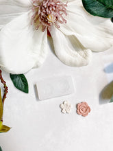 Load image into Gallery viewer, Micro Floral Mold 23