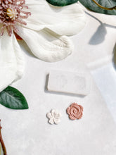 Load image into Gallery viewer, Micro Floral Mold 23