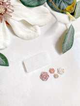 Load image into Gallery viewer, Micro Floral Mold 22