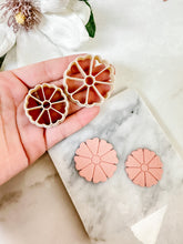Load image into Gallery viewer, Detailed Daisy Polymer Clay Cutter PCC1328