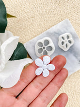 Load image into Gallery viewer, Organic Flower Polymer Clay Cutter