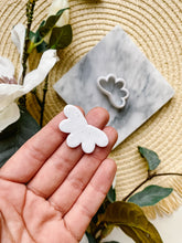 Load image into Gallery viewer, Half Scalloped Flower Polymer Clay Cutter