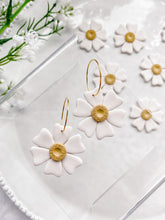 Load image into Gallery viewer, The Daisy