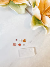 Load image into Gallery viewer, Micro Floral Mold 30