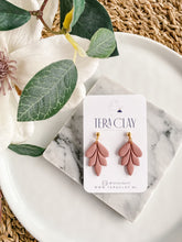 Load image into Gallery viewer, The Lynn (also in silver)