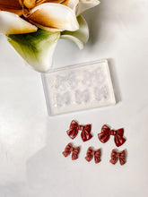 Load image into Gallery viewer, Bow Micro Floral Mold