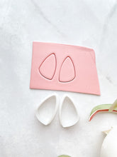 Load image into Gallery viewer, Organic Triangle Mirrored Set Polymer Clay Cutter