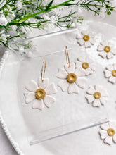 Load image into Gallery viewer, The Daisy