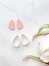 Load image into Gallery viewer, Organic Triangle Mirrored Set Polymer Clay Cutter