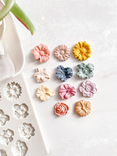 Load image into Gallery viewer, Stud Floral Mold