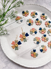 Load image into Gallery viewer, The Fleur