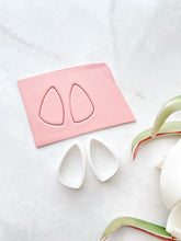 Load image into Gallery viewer, Organic Triangle Mirrored Set Polymer Clay Cutter